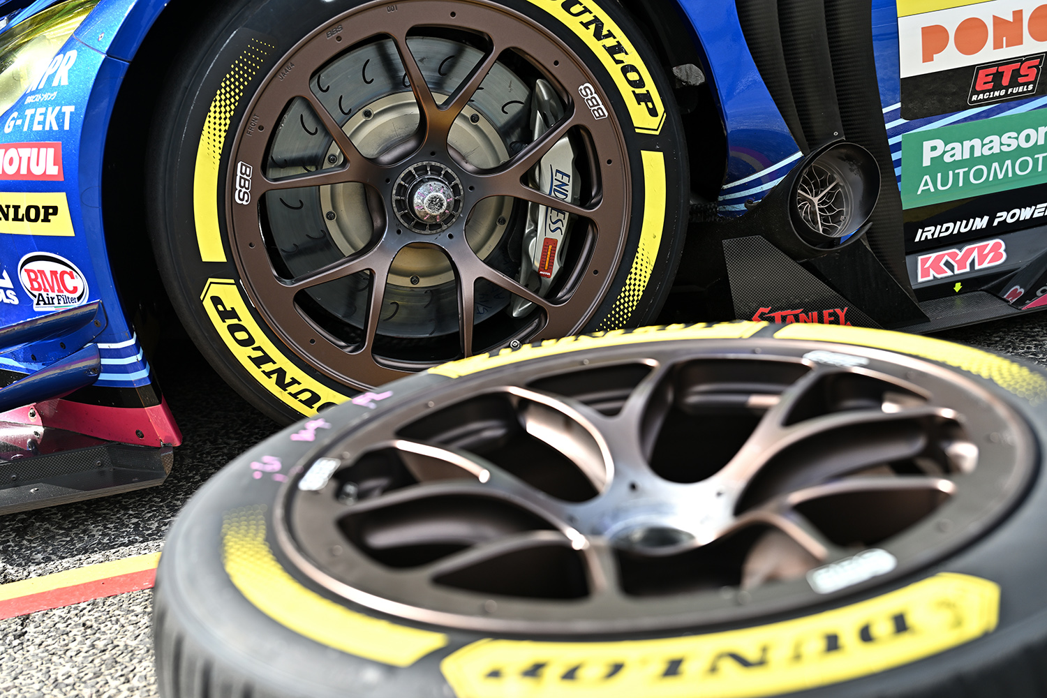 スバルBRZ GT300のフロントタイヤ