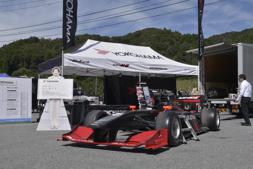 ヨコハマはスーパーフォーミュラマシンまで持ち込んだ！　多額の費用をかけてでてもフォーミュラジムカーナにタイヤを提供する理由
