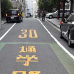 【画像】これまで60km/hだった生活道路の最高速度が30km/hに引き下げ！　知らずに走ると30km/hオーバーで捕まるので要注意!! 〜 画像1
