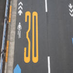 これまで60km/hだった生活道路の最高速度が30km/hに引き下げ！　知らずに走ると30km/hオーバーで捕まるので要注意!!