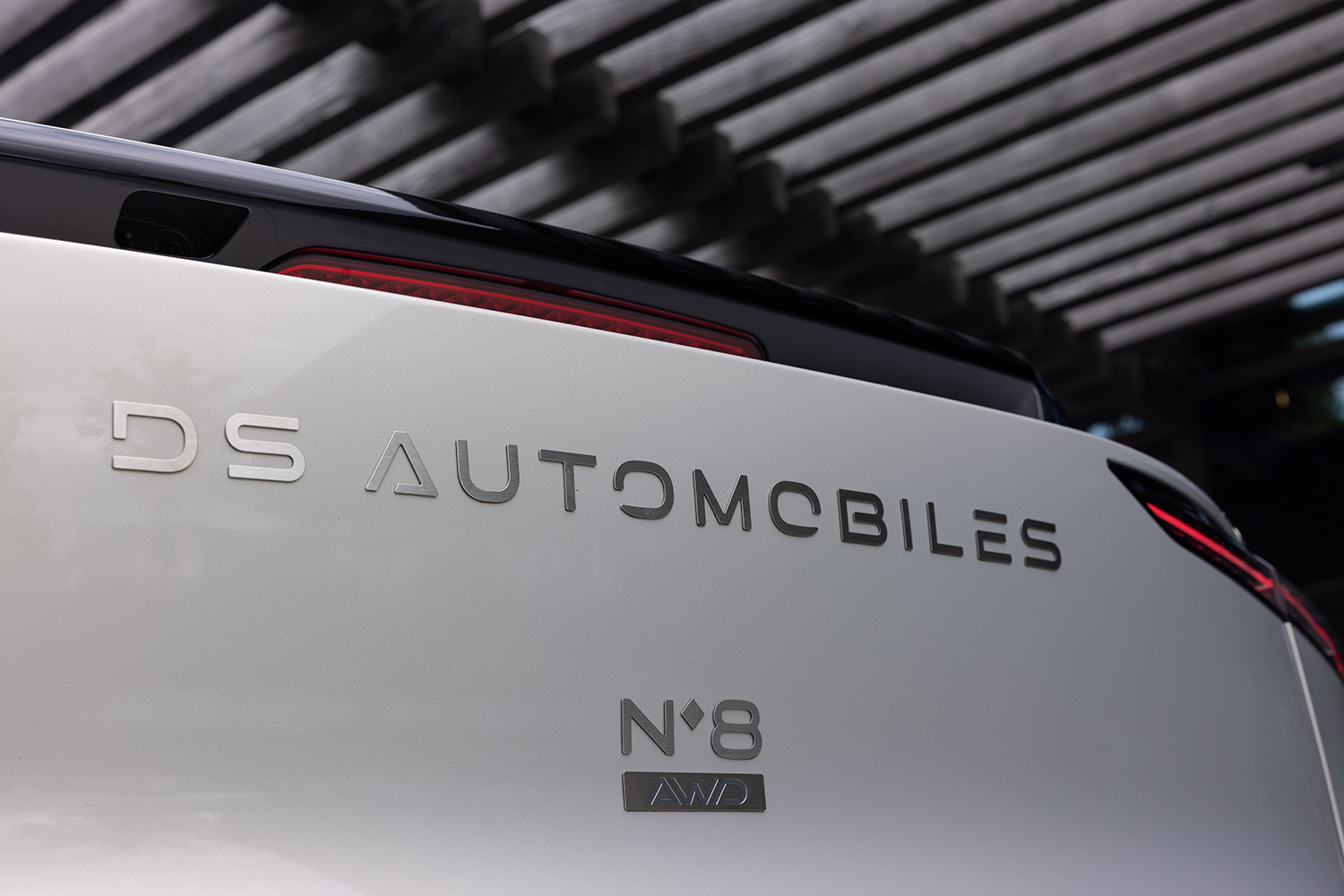 DS N°8のエンブレム