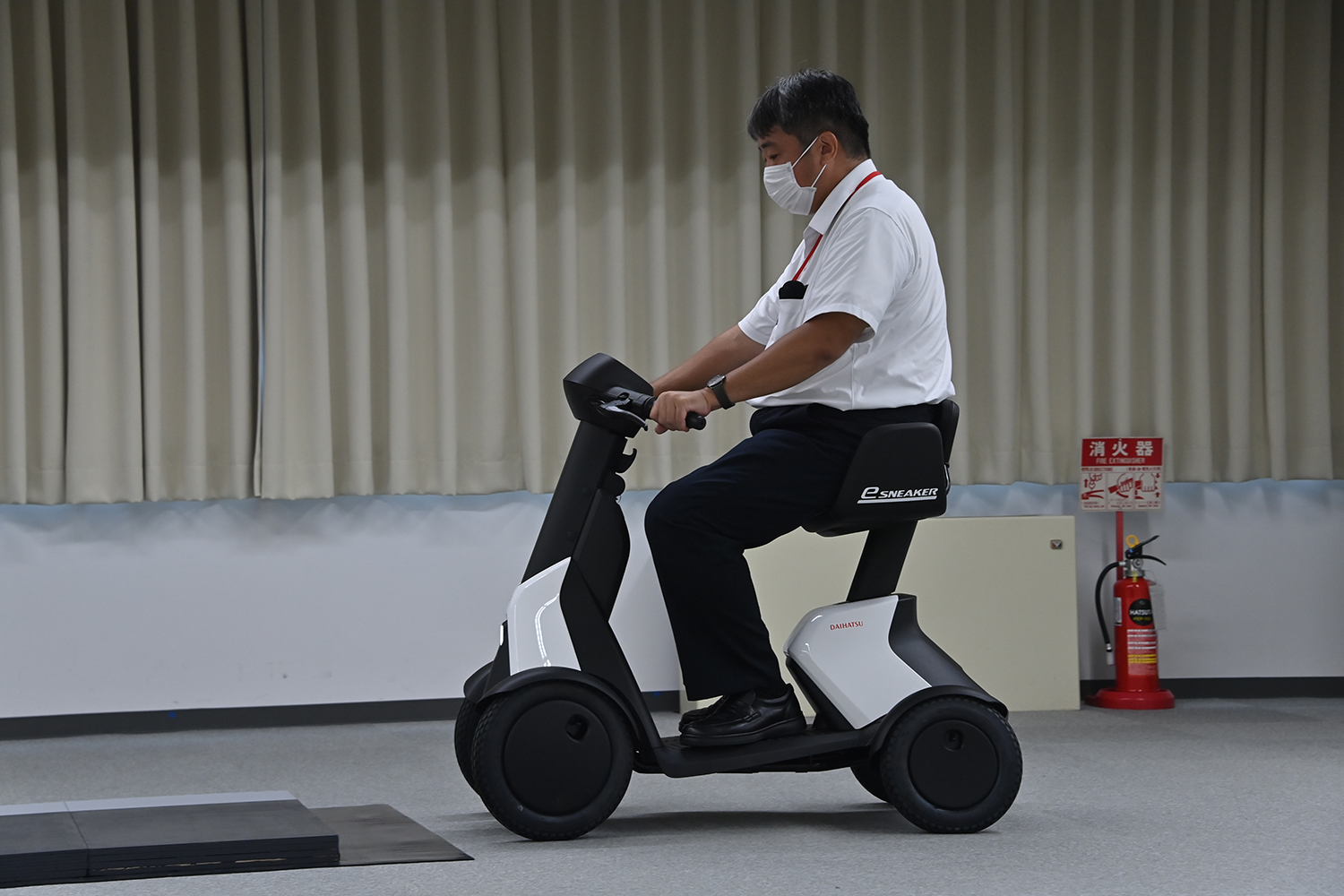 万博会場で大人気なダイハツ「e-SNEAKER」の市販モデルに乗ってみた 〜 画像11