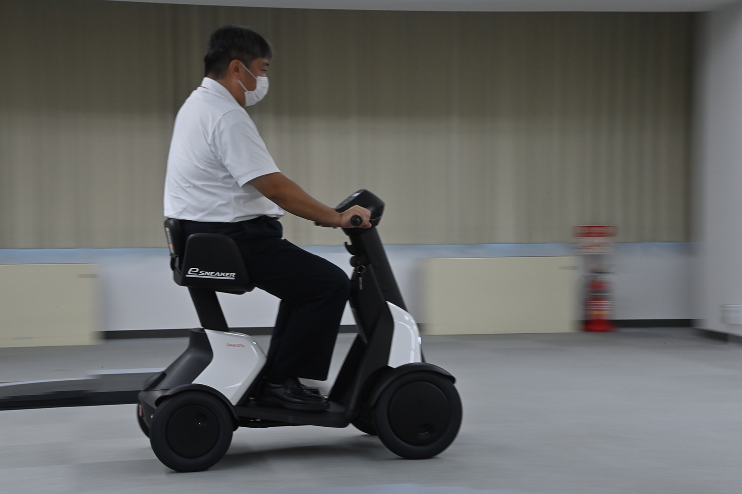 万博会場で大人気なダイハツ「e-SNEAKER」の市販モデルに乗ってみた 〜 画像12