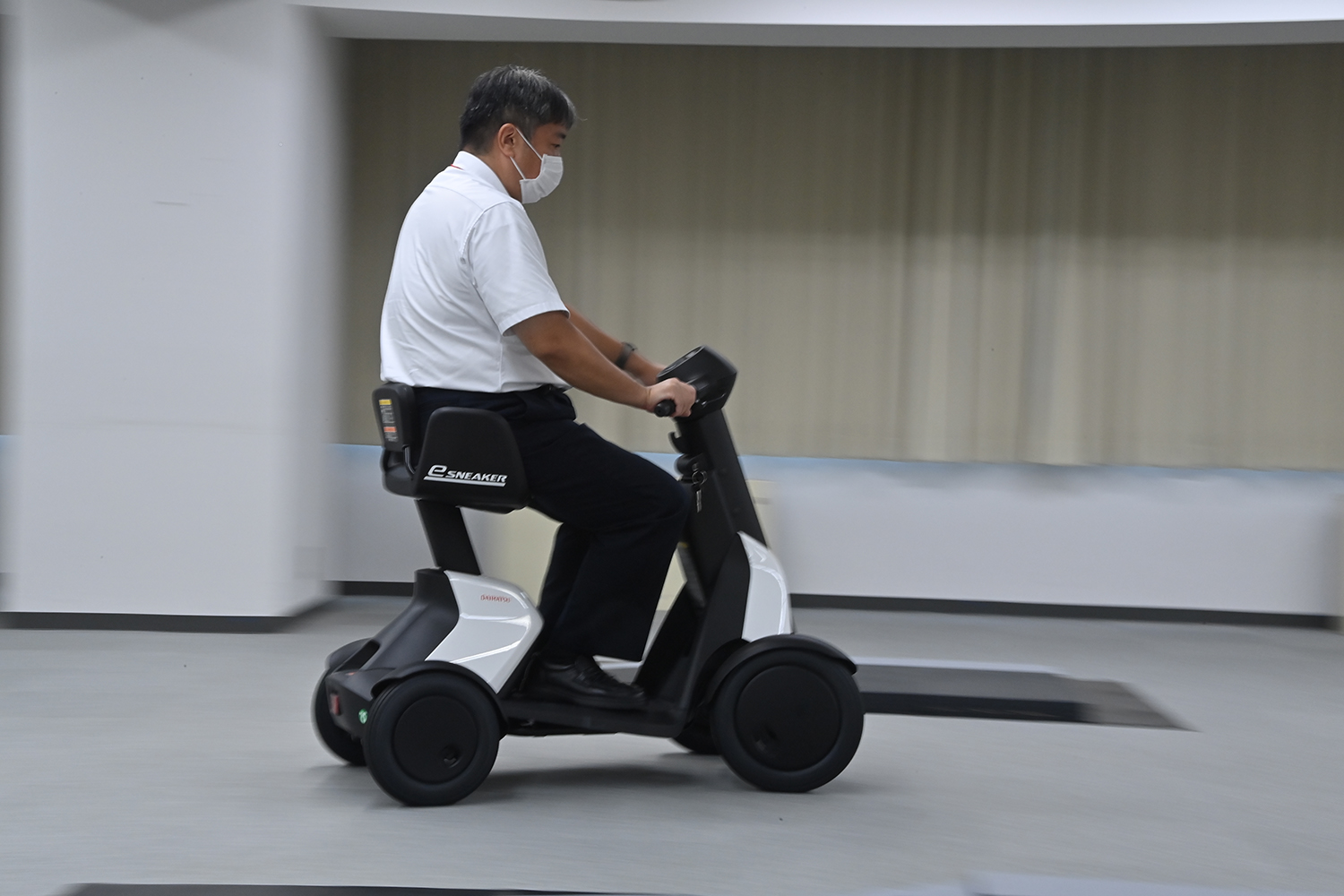 万博会場で大人気なダイハツ「e-SNEAKER」の市販モデルに乗ってみた 〜 画像13