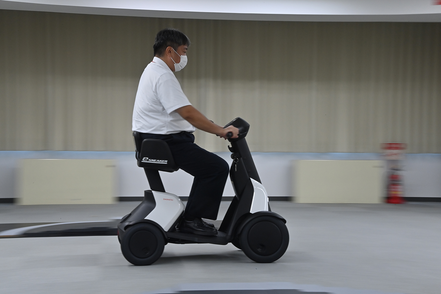 万博会場で大人気なダイハツ「e-SNEAKER」の市販モデルに乗ってみた 〜 画像14