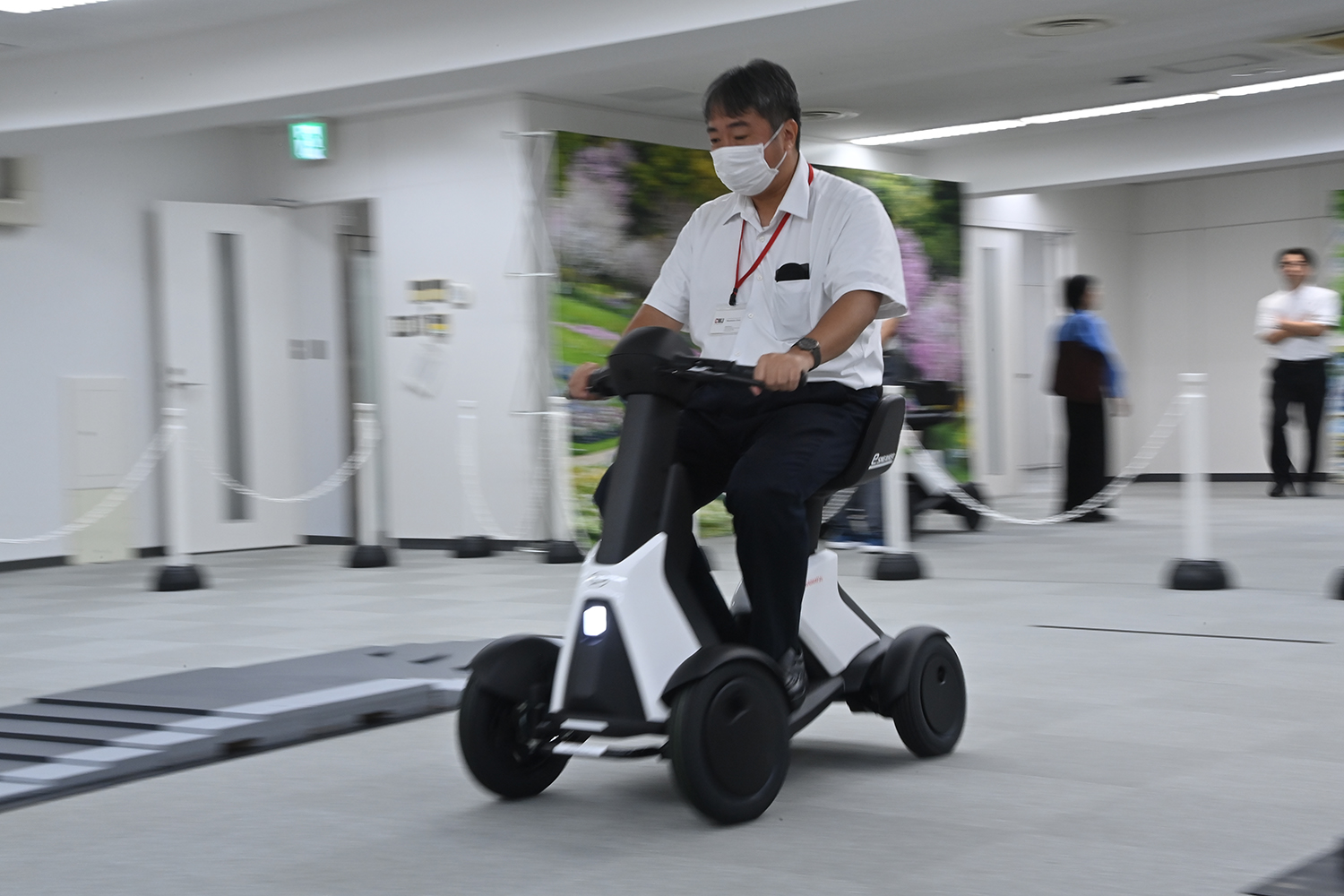 万博会場で大人気なダイハツ「e-SNEAKER」の市販モデルに乗ってみた 〜 画像15