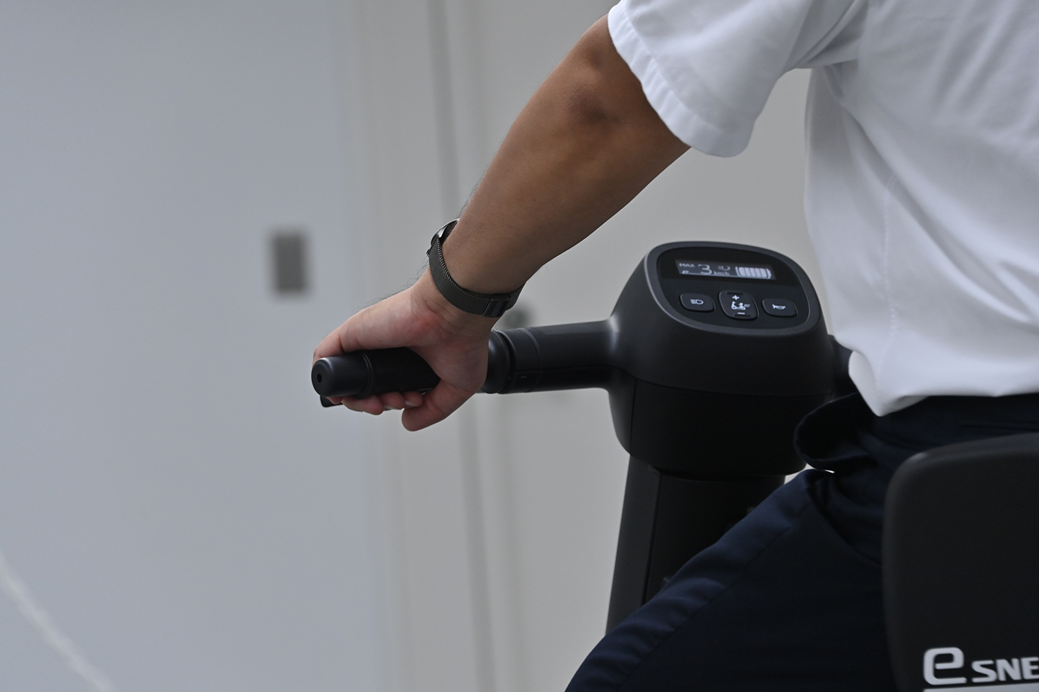 万博会場で大人気なダイハツ「e-SNEAKER」の市販モデルに乗ってみた 〜 画像17