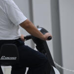 【画像】【試乗】大阪万博でも人気のダイハツ「e-SNEAKER」に乗ってみた！　若者でも受け入れられる仕立てはアッパレもメインユーザーとなる高齢者にはやや難易度高め 〜 画像42