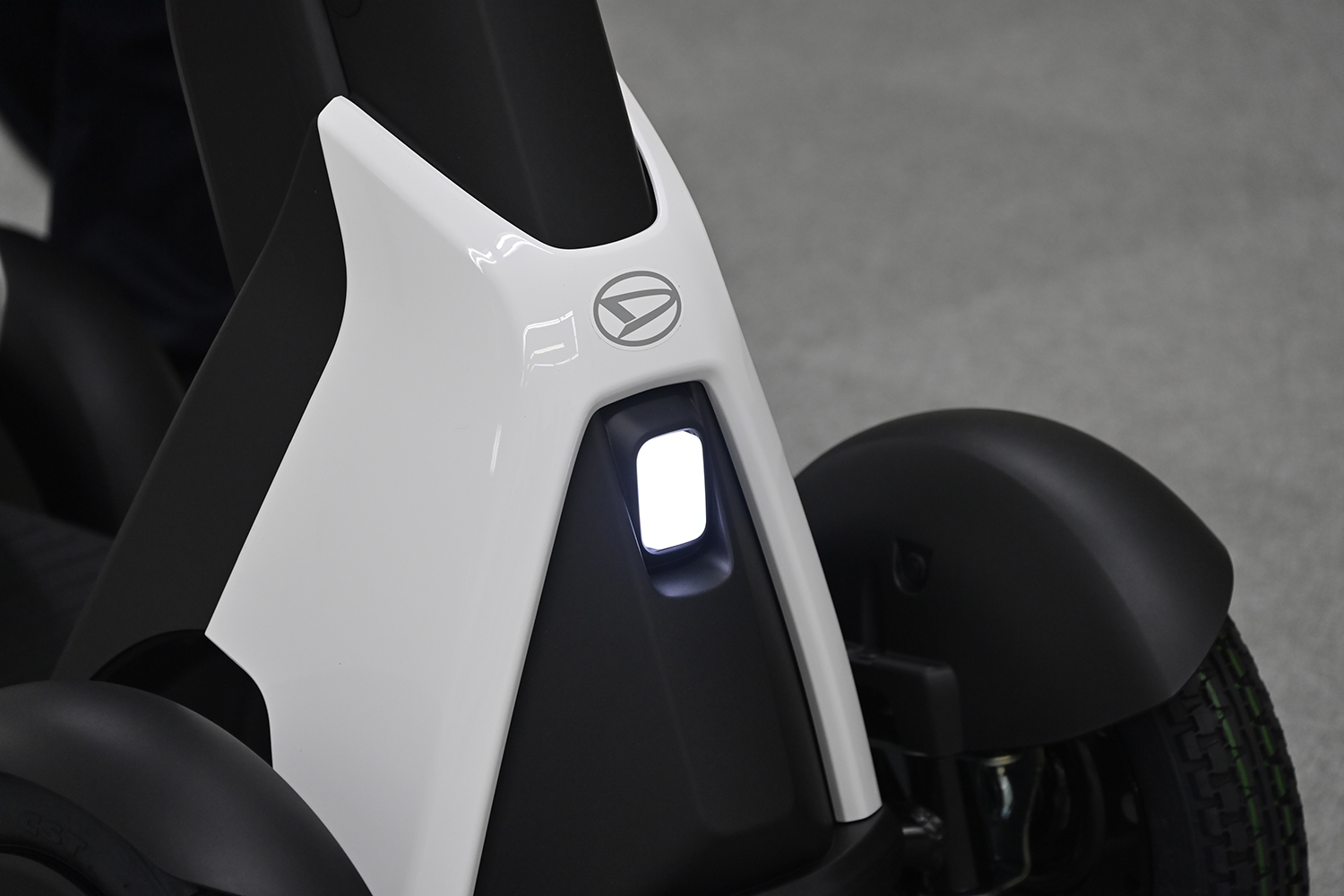 万博会場で大人気なダイハツ「e-SNEAKER」の市販モデルに乗ってみた 〜 画像27