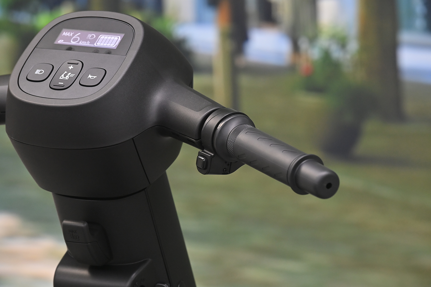 万博会場で大人気なダイハツ「e-SNEAKER」の市販モデルに乗ってみた 〜 画像29