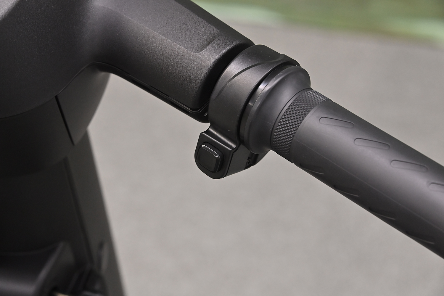 万博会場で大人気なダイハツ「e-SNEAKER」の市販モデルに乗ってみた 〜 画像30