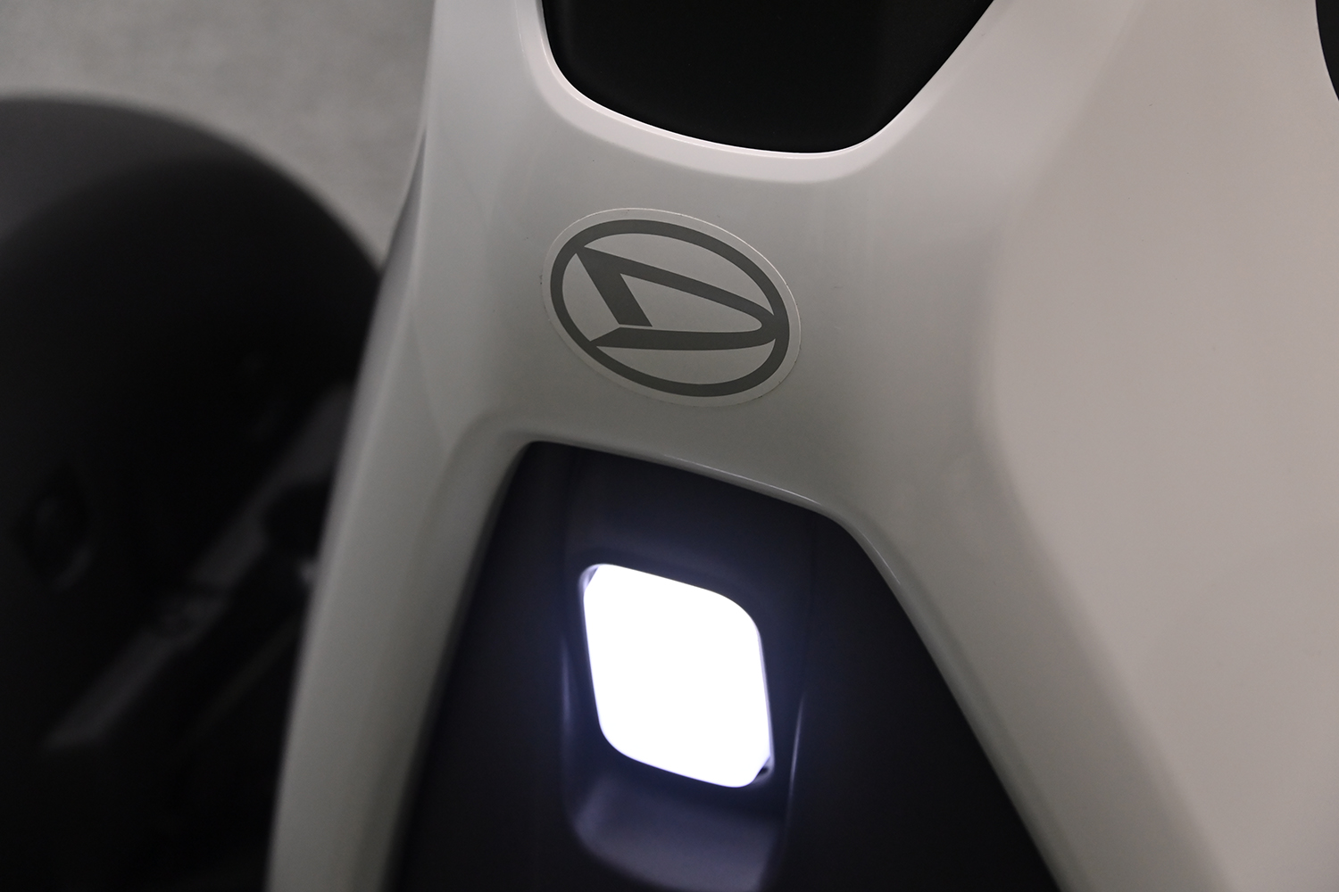 万博会場で大人気なダイハツ「e-SNEAKER」の市販モデルに乗ってみた 〜 画像4