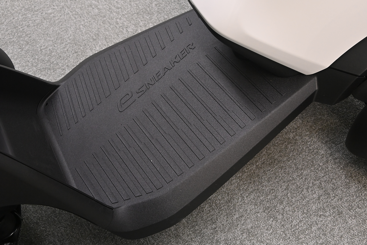 万博会場で大人気なダイハツ「e-SNEAKER」の市販モデルに乗ってみた 〜 画像7