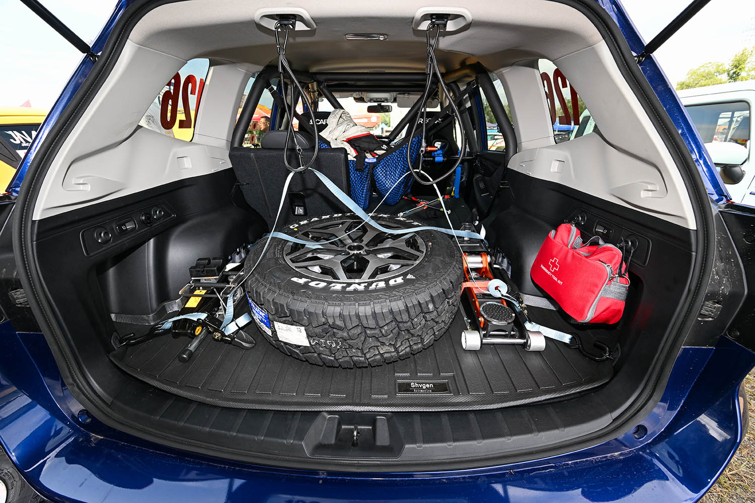 126号車「SMaSH CUSCO FORESTER」の車内