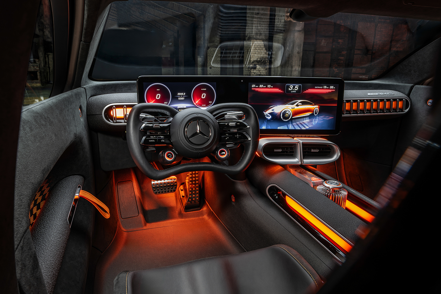 Mercedes-AMG CONCEPT AMG GT XXの車内 