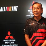 【画像】トライトンは新型になってもやっぱり強いことを証明！　アジアクロスカントリーラリー2025優勝報告会には元パリダカ王者の増岡総監督も登場 〜 画像9
