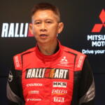 【画像】トライトンは新型になってもやっぱり強いことを証明！　アジアクロスカントリーラリー2025優勝報告会には元パリダカ王者の増岡総監督も登場 〜 画像13