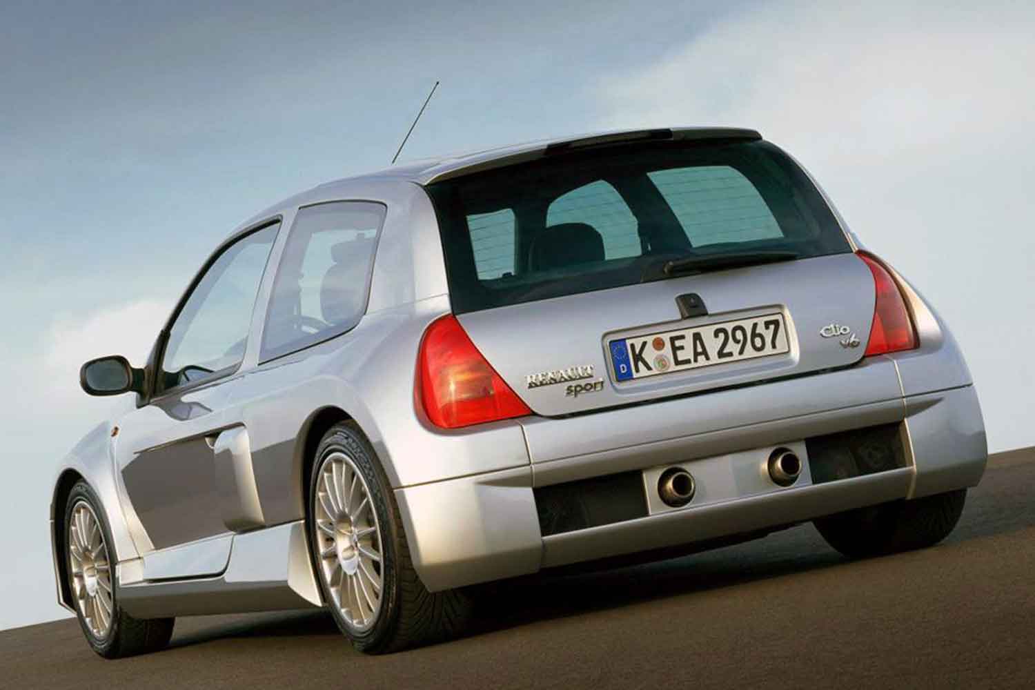 昔は意外とあった「V6搭載Cセグハッチ」の黄金期がアツい