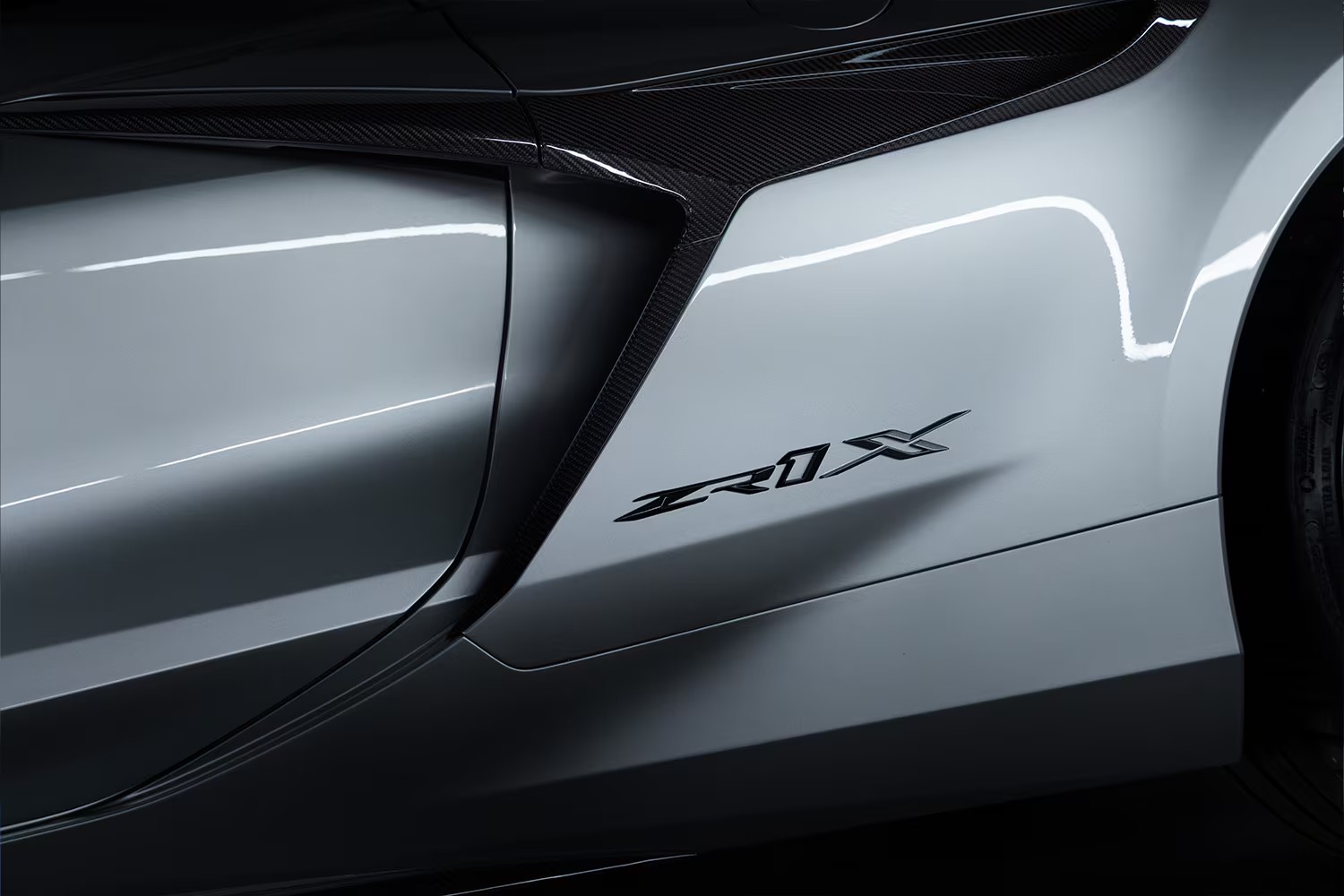 泣く子も黙るキング・オブ・コルベット「ZR１X」の衝撃 〜 画像3