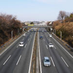 【画像】のんびり行くかと左車線に変更したら右車線よりも流れがよくて抜いちゃった！　前が詰まったから再び右に車線変更したら「左側追い越し」違反になる？ 〜 画像5