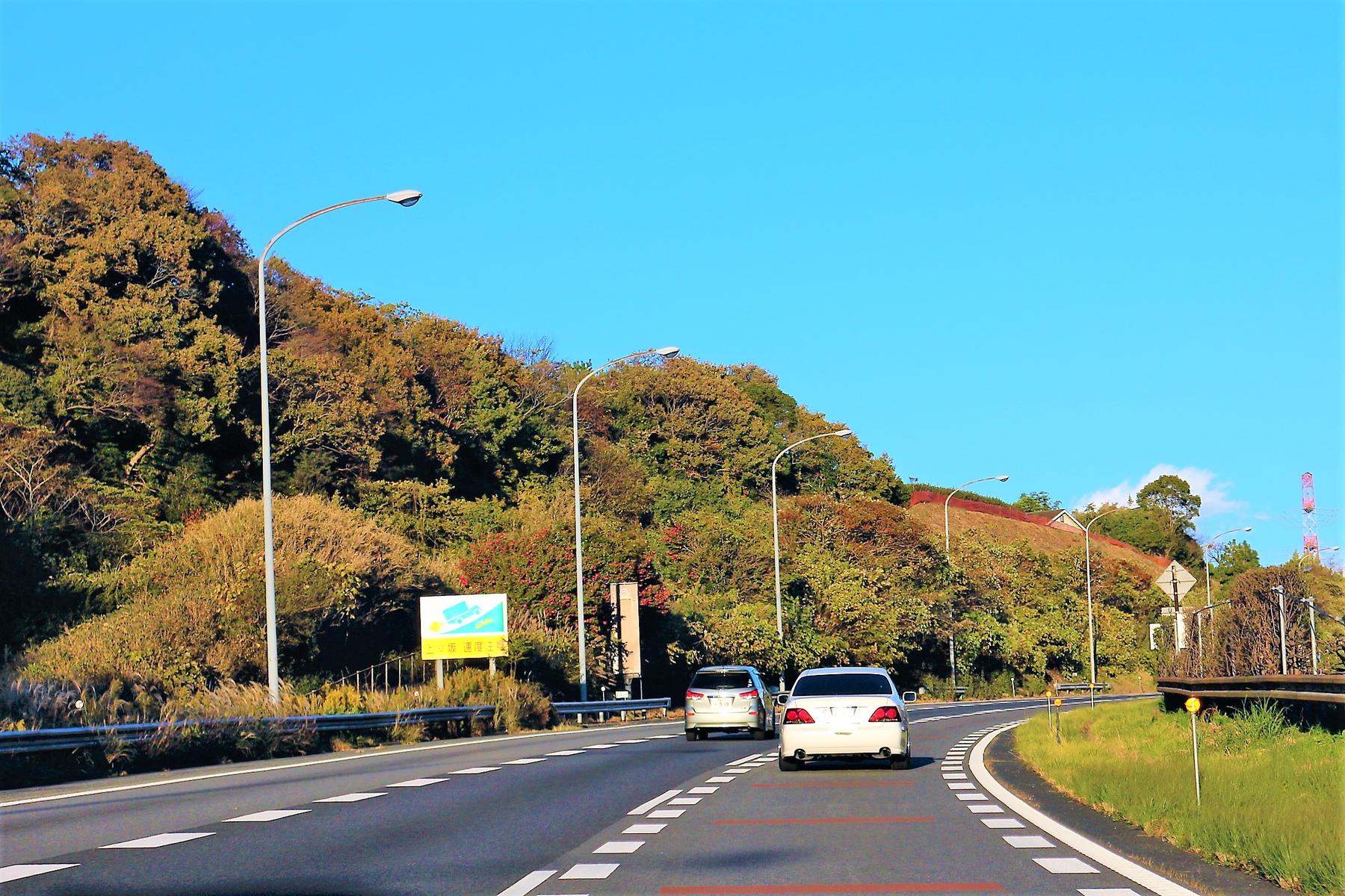 登坂車線のある高速道路 〜 画像7