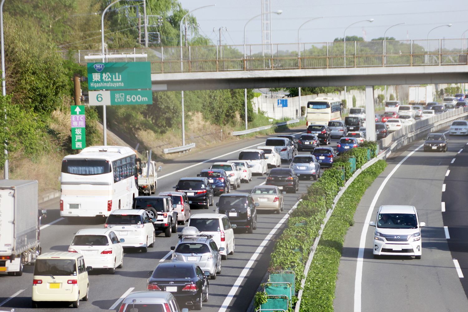 日曜日の高速道路の渋滞 〜 画像2