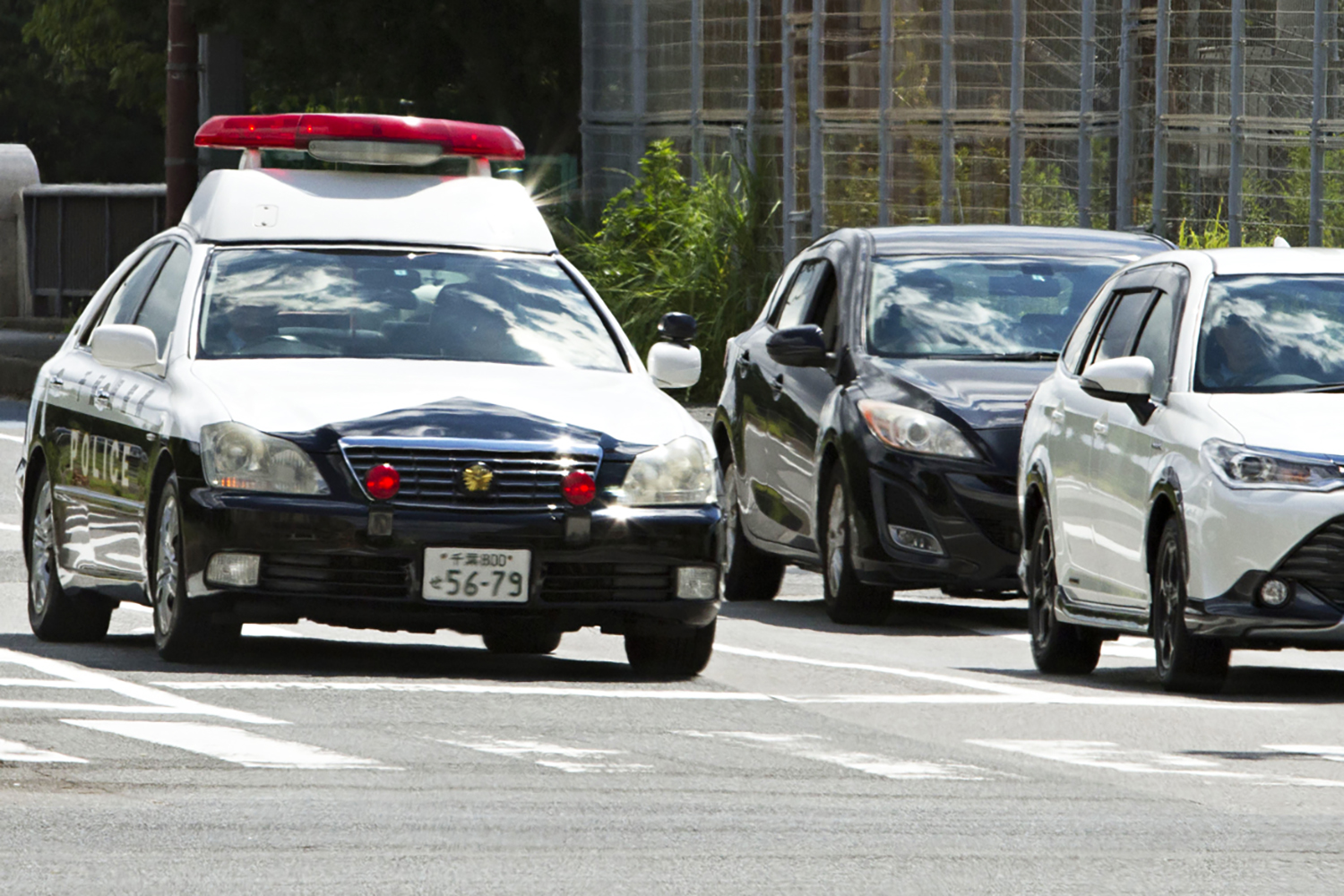 パトロール中のパトカー