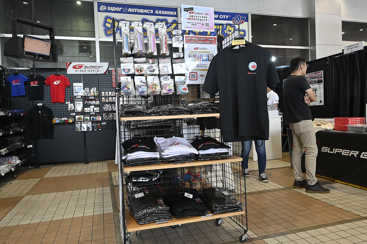 特設のオフィシャルショップで販売されていた最終戦会場限定グッズ