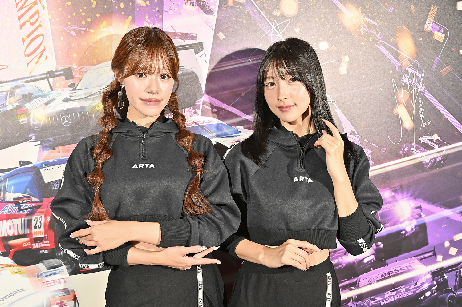 PRステージに登場したARTA GALSの広瀬晏夕さんと一之瀬優香さん