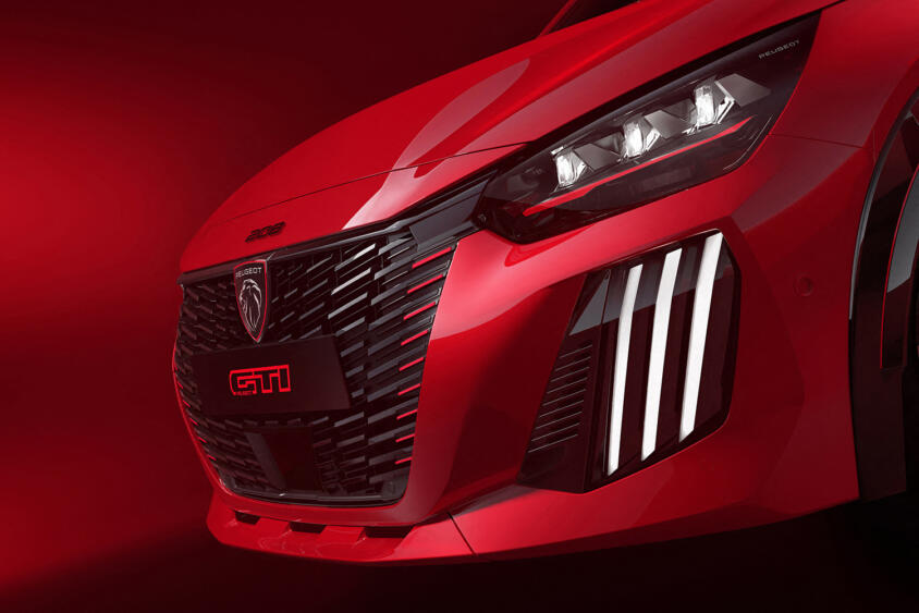 伝説のホットハッチ「205GTi」をプジョーが現代流に復活！　どのあたりに「205GTi」がいるのか「e-208GTi」の外観をプロが徹底分析!!
