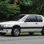 【画像】伝説のホットハッチ「205GTi」をプジョーが現代流に復活！　どのあたりに「205GTi」がいるのか「e-208GTi」の外観をプロが徹底分析!! 〜 画像16
