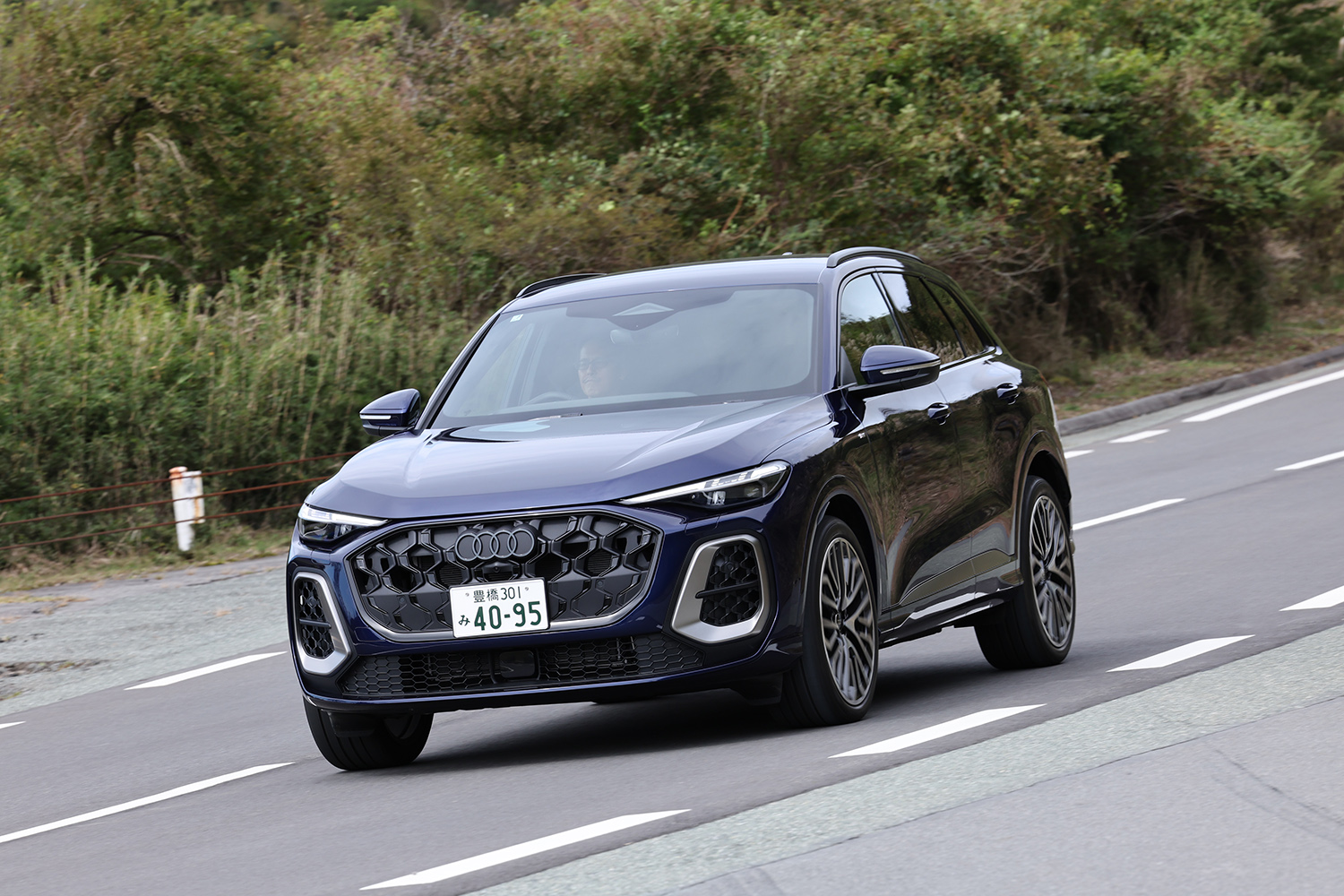 アウディQ5エディションワンの走行シーン 〜 画像22