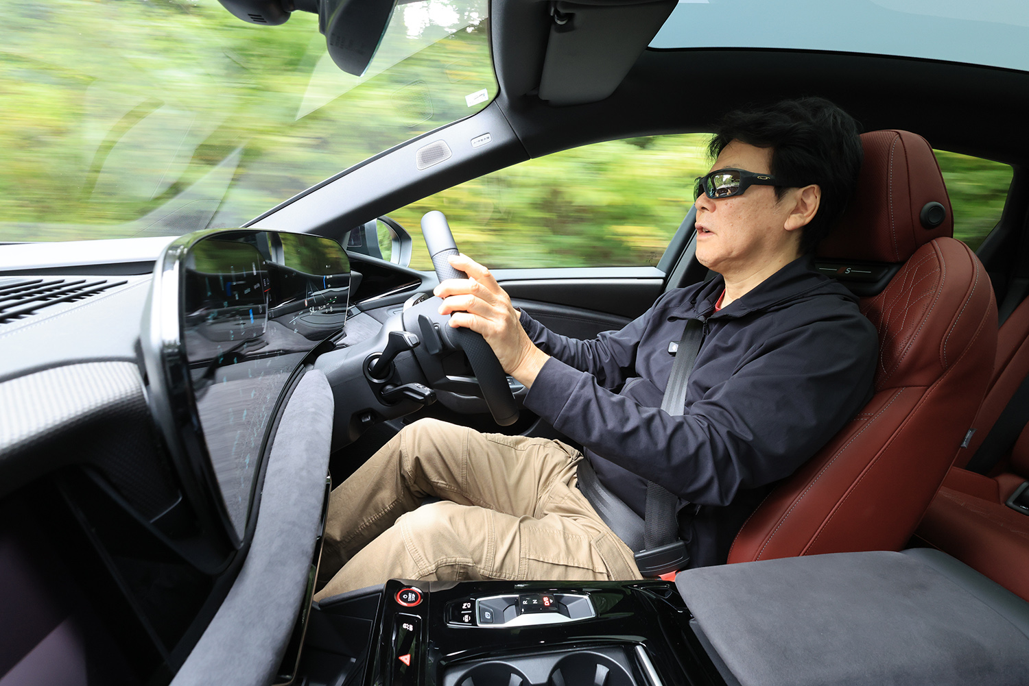 静かで驚異的に速いEVと鋭く圧倒的に力強いディーゼルMHEVに電動化時代の走りを感じた 〜 画像55