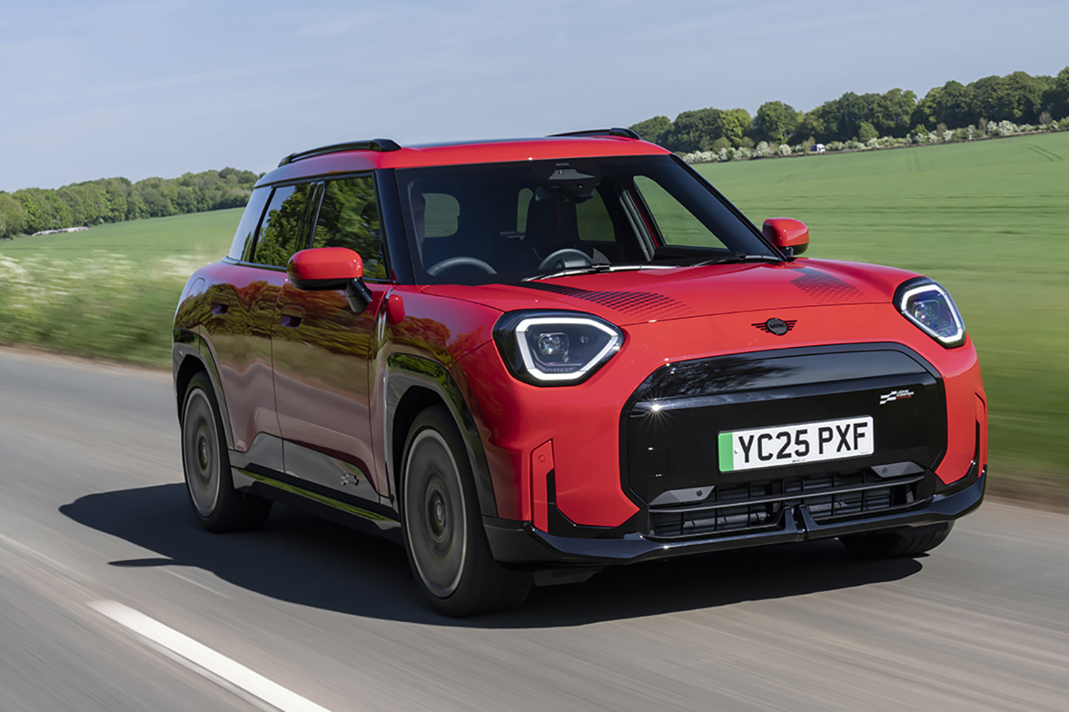 MINIジョン・クーパー・ワークス・エースマンの走行シーン