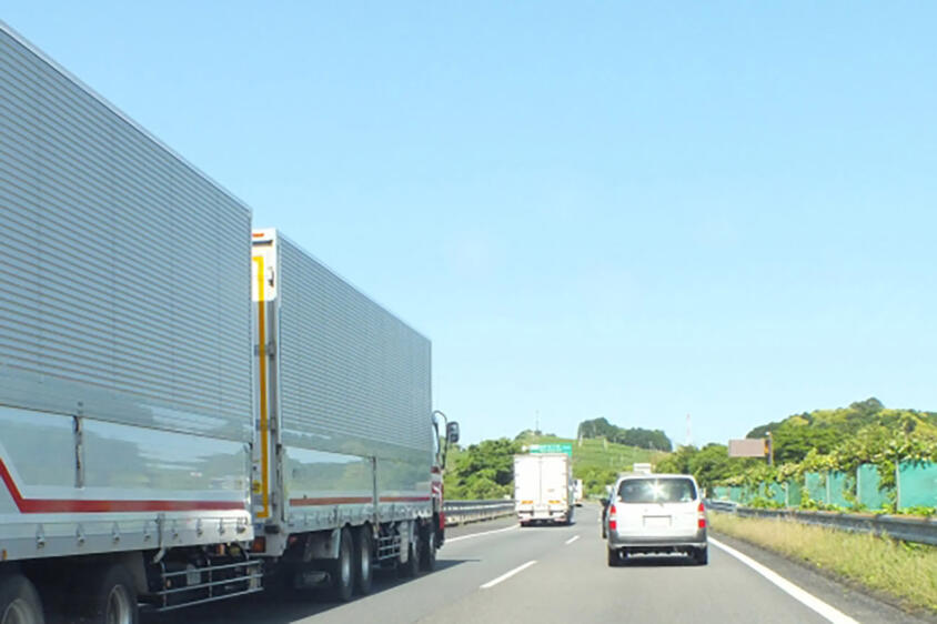 １台で大型トラック２台ぶんの輸送能力を誇る「ダブル連結トラック」！　ヤマト運輸が「自動運転」で輸送業界が抱える問題解決に挑む!!