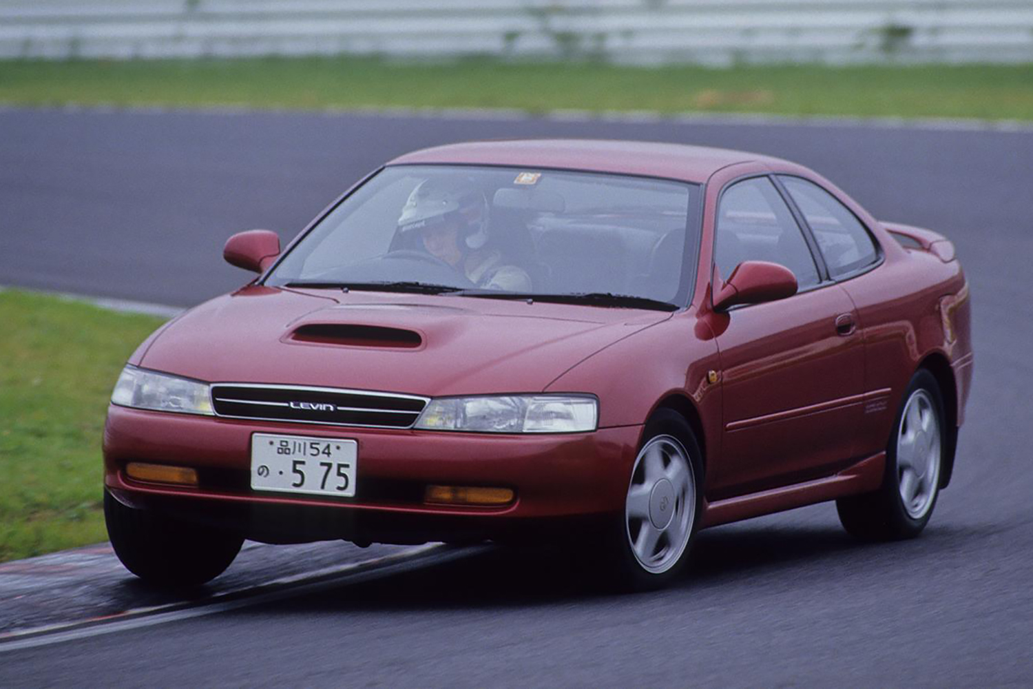 トヨタ・カローラ・レビンの走行シーン