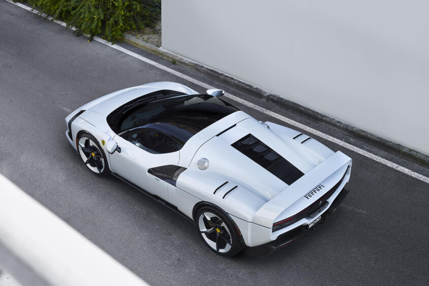 伝説のフェラーリF40を現代流に解釈するとこうなる! フェラーリオーナーの究極の夢ワンオフモデルの「SC40」ってどんなクルマ?