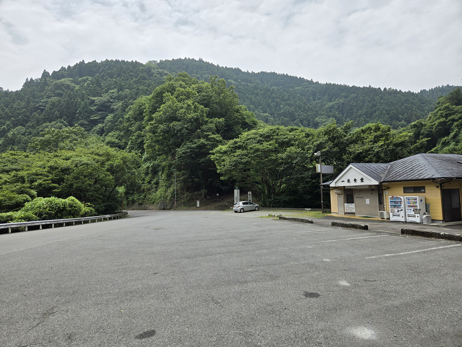 「一休食堂」は高速からのアクセスが悪くてもわざわざ訪れる価値のあるお店だった【懐かしのドライブイン探訪その16】