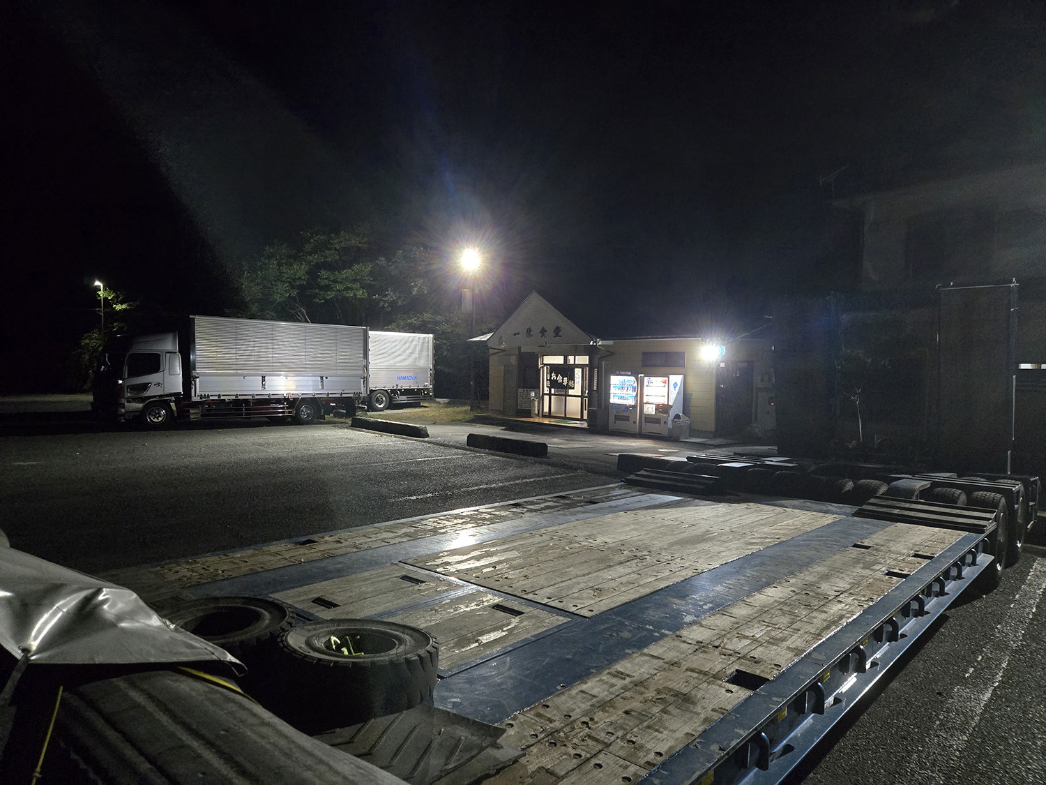 夜の一休食堂の外観 〜 画像15