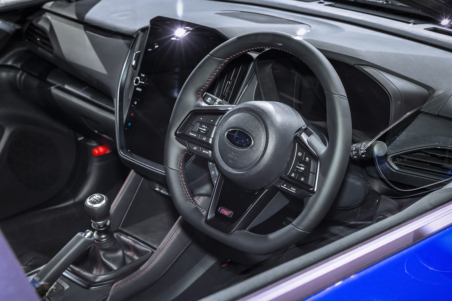 スバル・パフォーマンスB STIコンセプトのインパネ