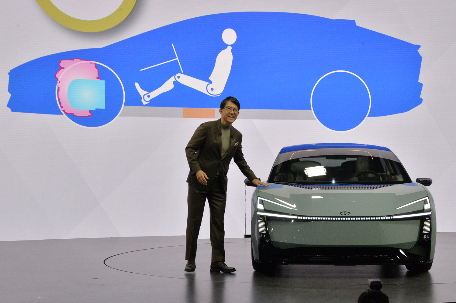 トヨタ・カローラ・コンセプトの真正面フロントスタイリング