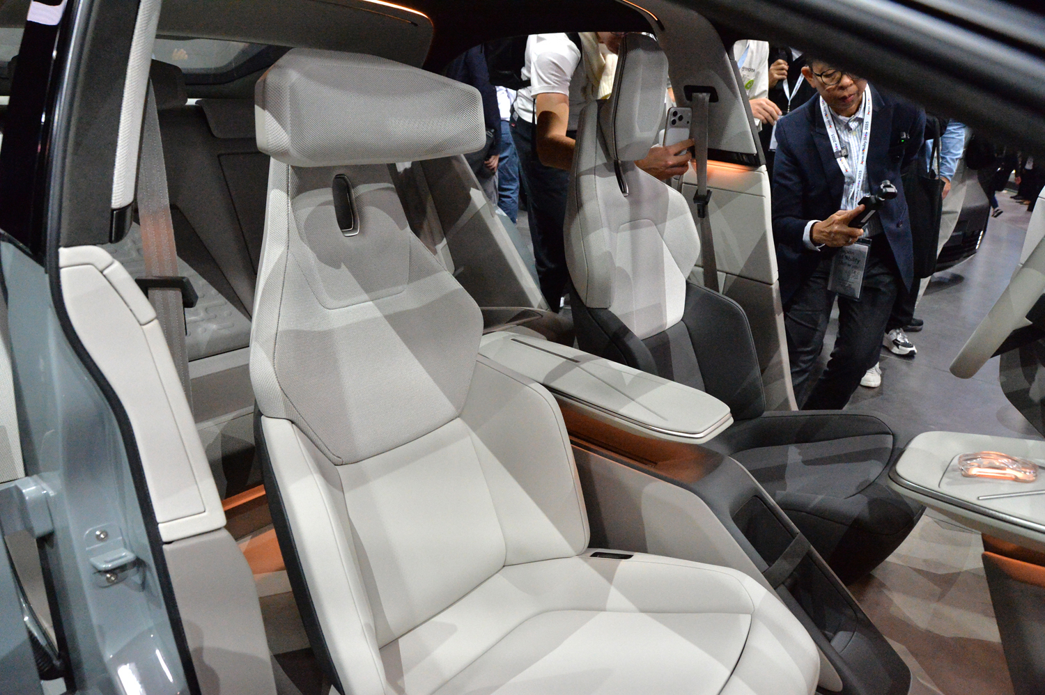 トヨタ・カローラ・コンセプトのシート