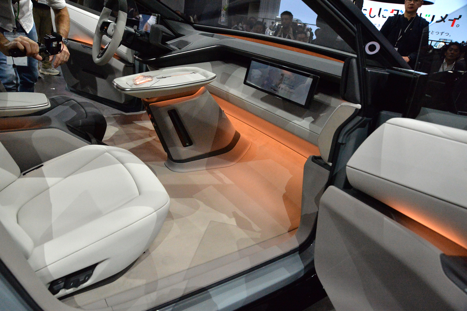 トヨタ・カローラ・コンセプトのインテリア