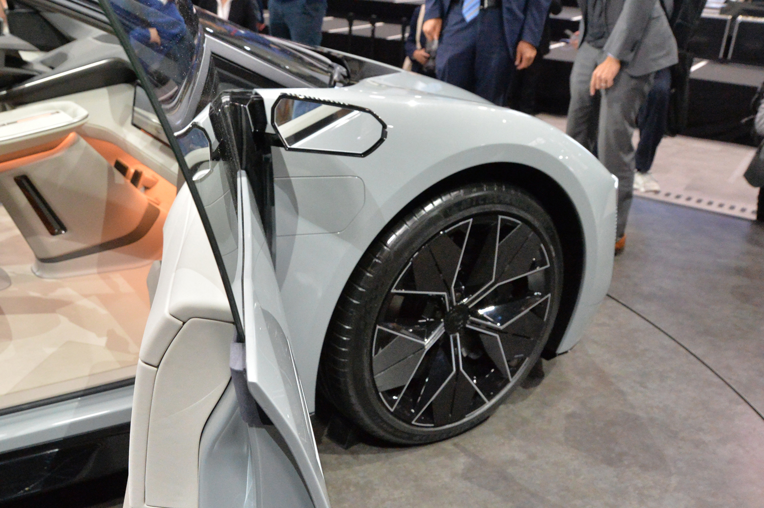 トヨタ・カローラ・コンセプトのホイール