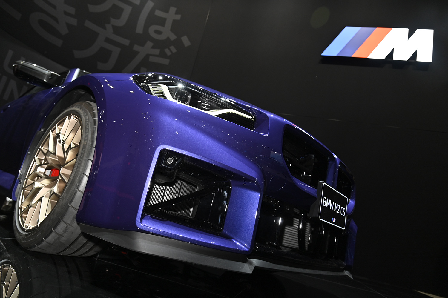 内外装をカーボンファイバーに置き換えた歴代最強最軽量のＭ２が「ＣＳ」だ