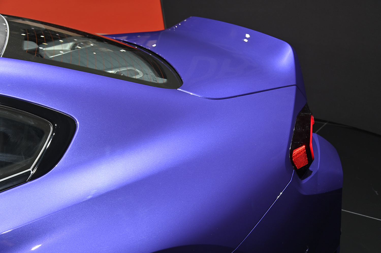 内外装をカーボンファイバーに置き換えた歴代最強最軽量のＭ２が「ＣＳ」だ 〜 画像3