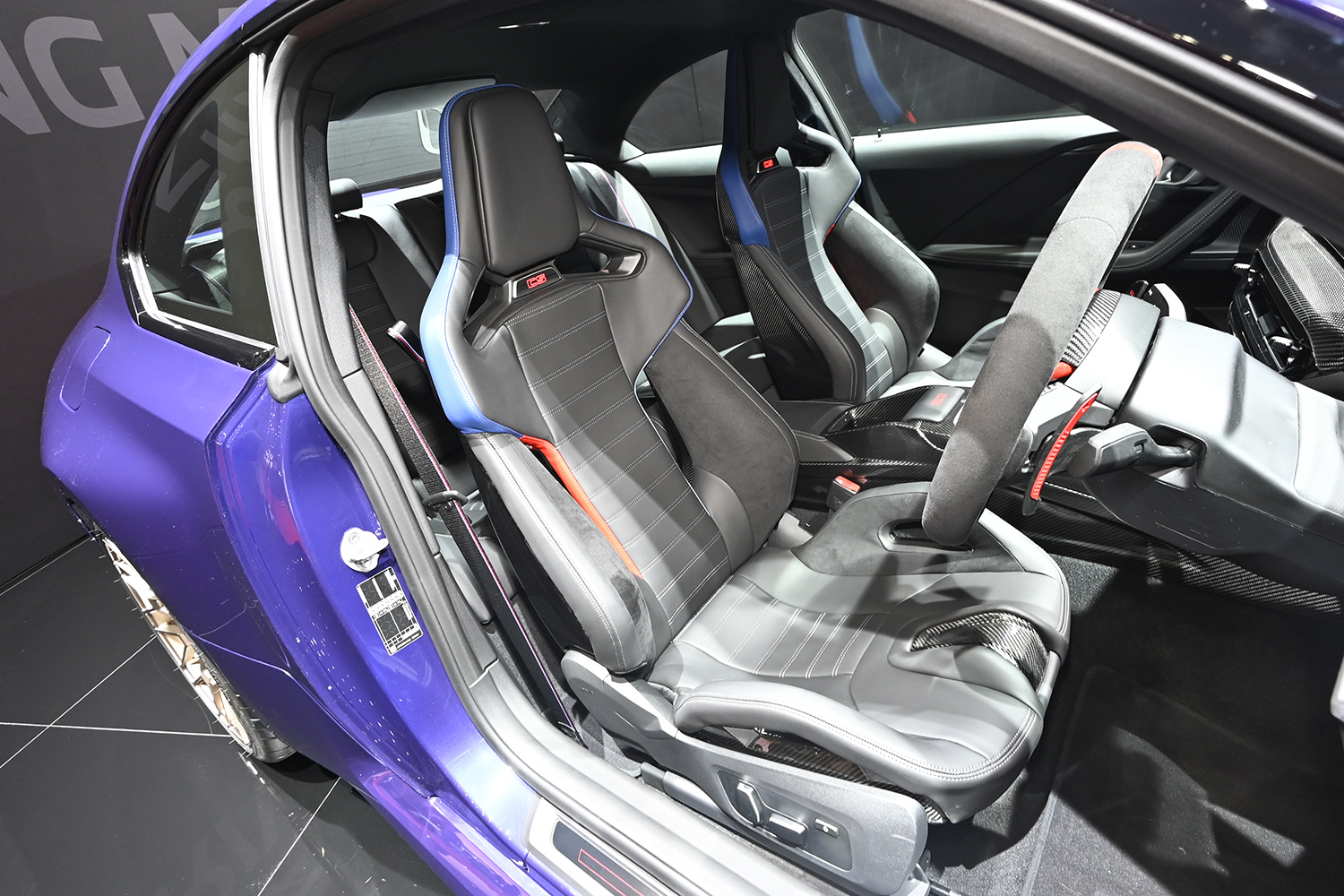 内外装をカーボンファイバーに置き換えた歴代最強最軽量のＭ２が「ＣＳ」だ 〜 画像6