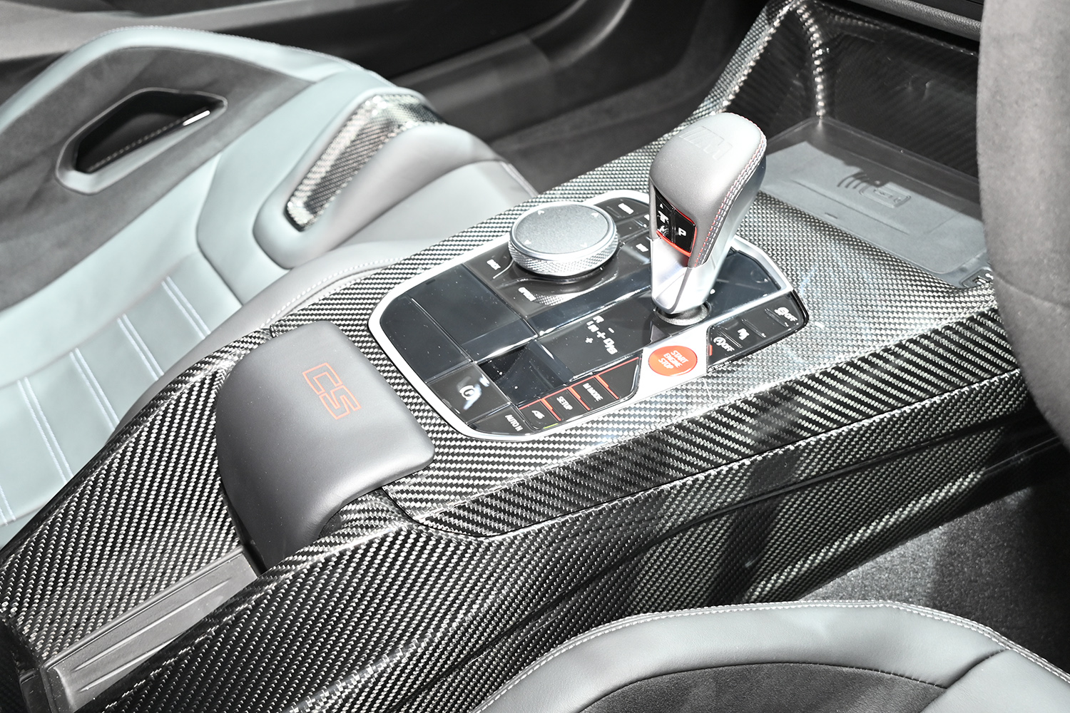 内外装をカーボンファイバーに置き換えた歴代最強最軽量のＭ２が「ＣＳ」だ 〜 画像12