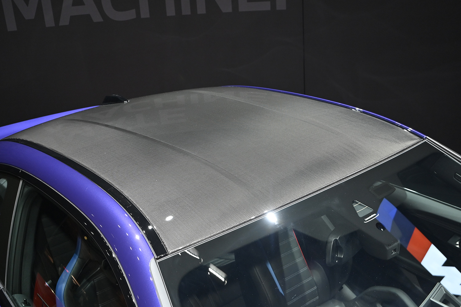 BMW M2 CSのカーボンルーフ