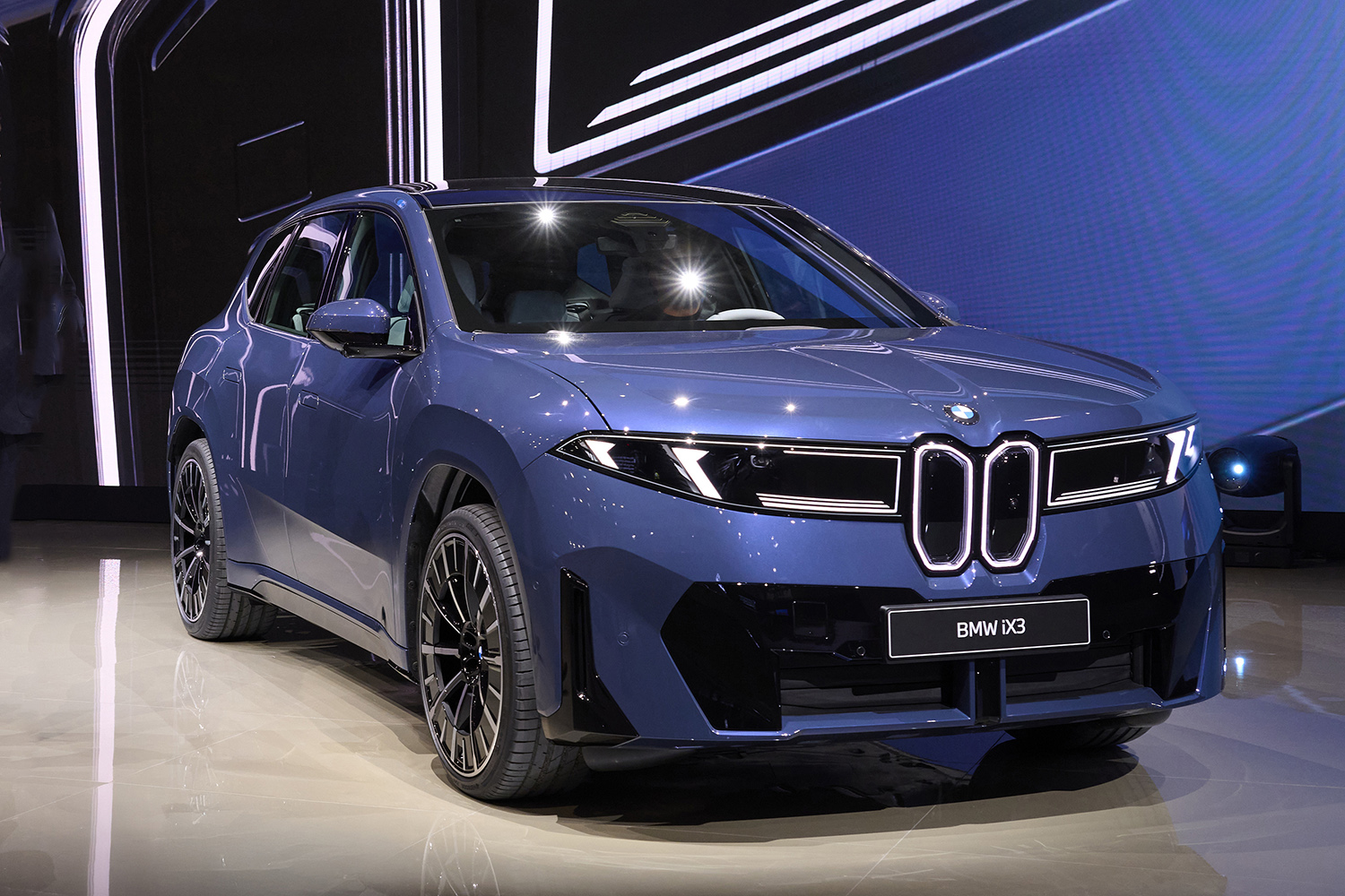 BMW iX3のフロントスタイリング 〜 画像31